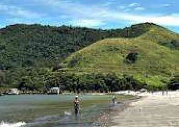 Aluga-se casa por diárias em Mangaratiba Costa Verde na Prinsesinha do Mar a 15 minutos da Praia do Saco.
