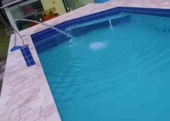 Aluga casa com piscina em Itanhaem
